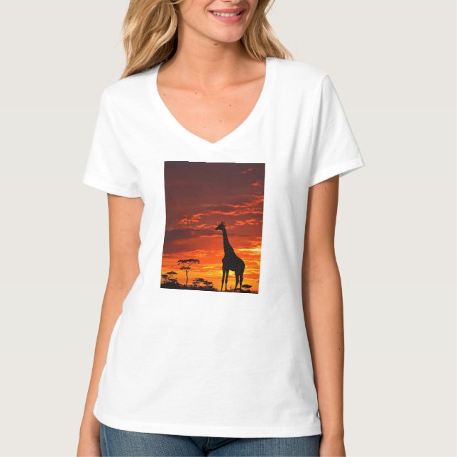 Camiseta Majestade em Foco — A Girafa Eterna (Frente)