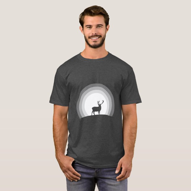Camiseta Majestic Stag Silhouette Under Lunar Light (Frente Completa)