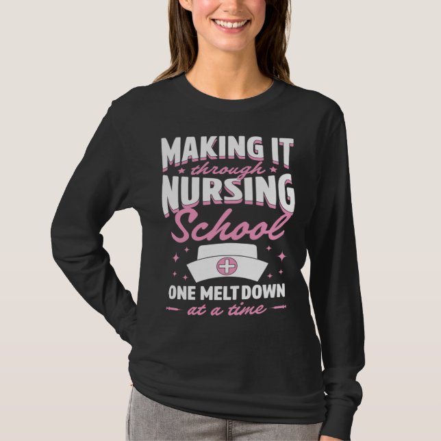 Camiseta Making It Through Nursing School One Meltdown At A (Frente)