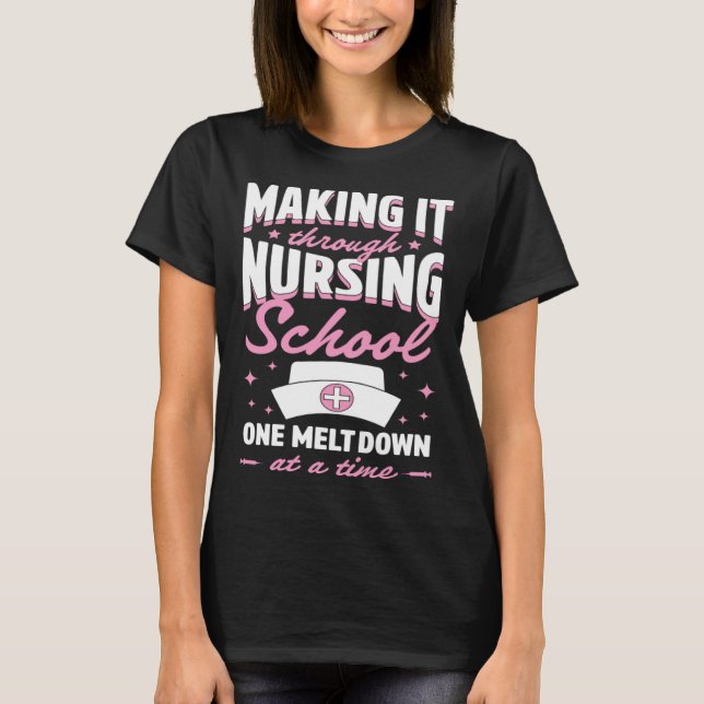 Camiseta Making It Through Nursing School One Meltdown At A (Frente)