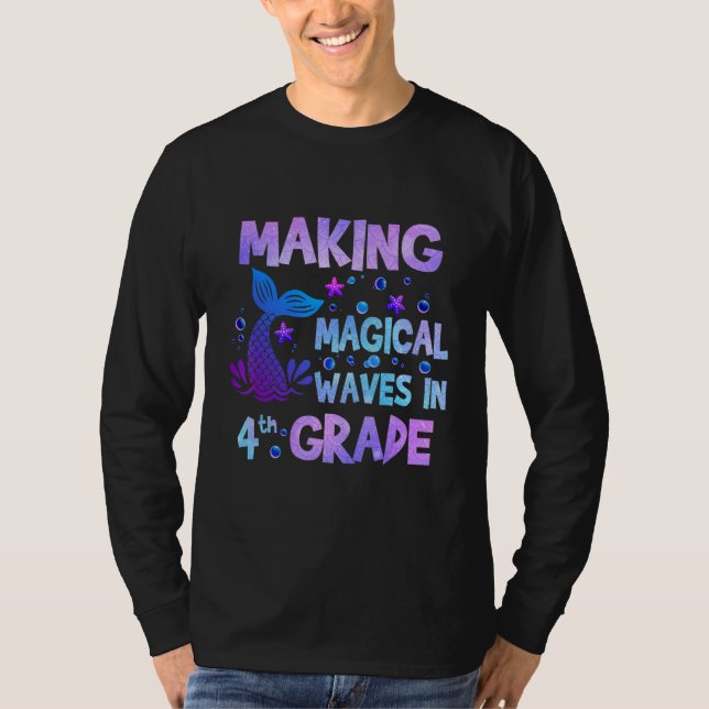 Camiseta Making Magical Waves In 4th Grade Mermaid Teacher  (Frente)