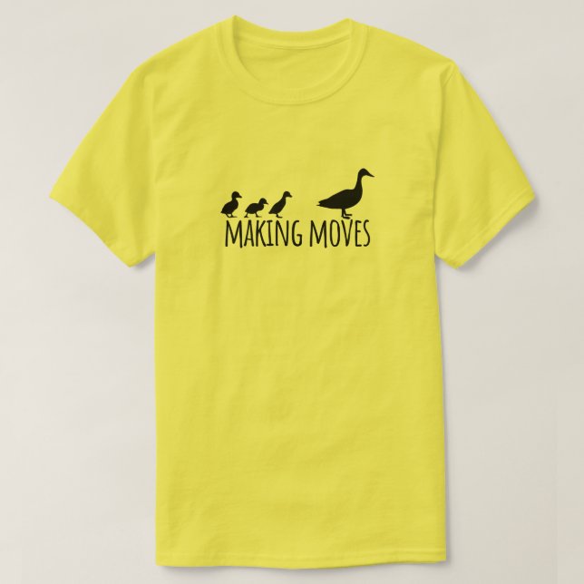 Camiseta Making Moves Mama Duck and Ducklings Motivational (Frente do Design)