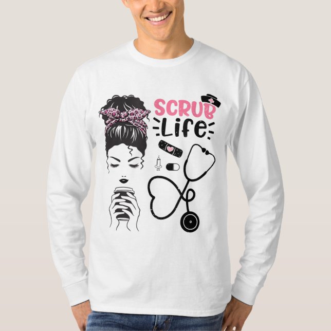 Camiseta Maldito Hair Bun Scrub Enfermeira de café Vida Mãe (Frente)
