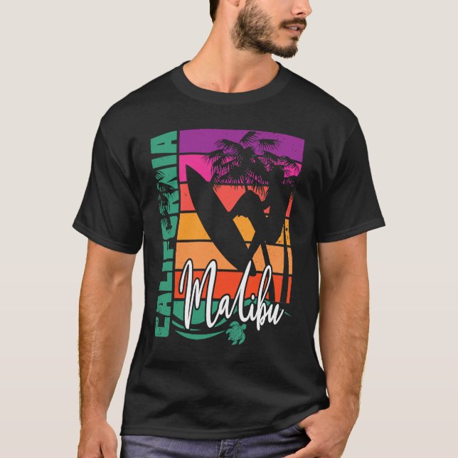 Camiseta Malibu California Retro Sunset Beach Surfer Surfin (Frente)