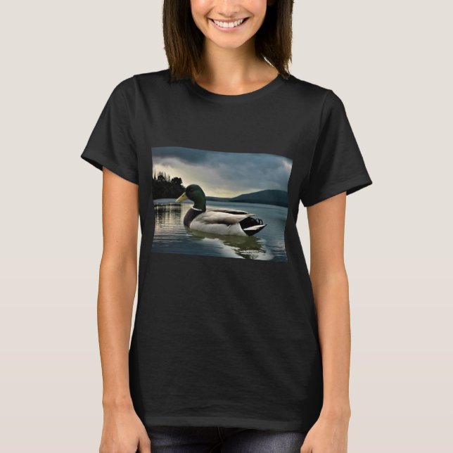Camiseta Mallard Duck No Lago (Frente)