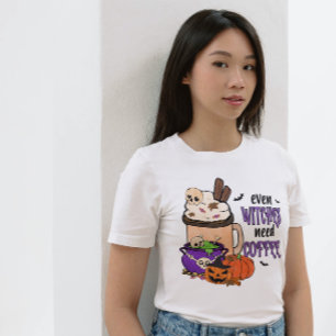 CAMISETA MALLOWEEN ATÉ MESMO AS BRUXAS PRECISAM DE CAFÉ   T