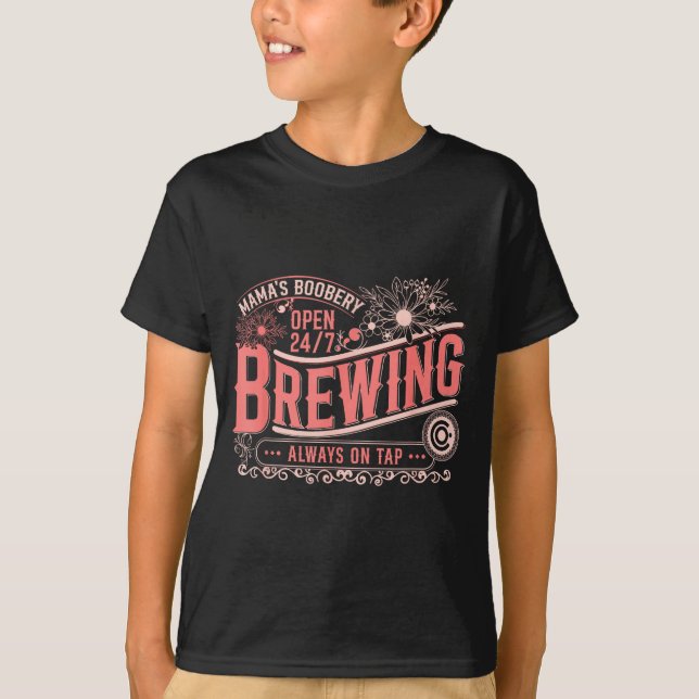 Camiseta Mama Ery Brewery Brewing Co New Mom Funny Breast F (Frente)