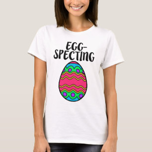 Camiseta Mamã grávida engraçada da páscoa do Ovo-Specting a