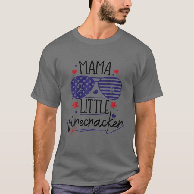 Camiseta Mama Pequeno Firecracker Celebra A Família 4 De Ju (Frente)