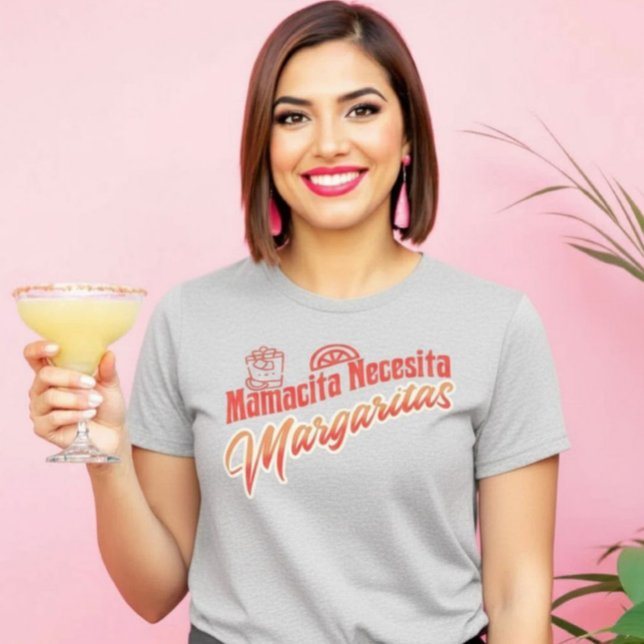 Camiseta Mamacita Necesita Margaritas Diversão (Mamacita Necesita Margaritas Script Fun T-Shirt.)