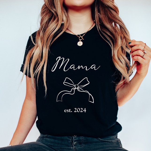 Camiseta Mamãe | Arco branco coquette e script em preto (Criador carregado)