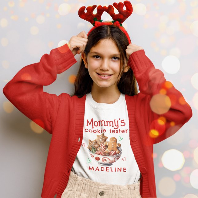 Camiseta Mamãe Cookie Tester Cute Christmas Cookie (Personalize for someone special. Available in different apparel types, colors and sizes. )