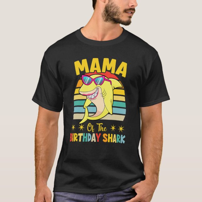 Camiseta Mamãe Da Família Shark Birthday Que Corresponde À  (Frente)