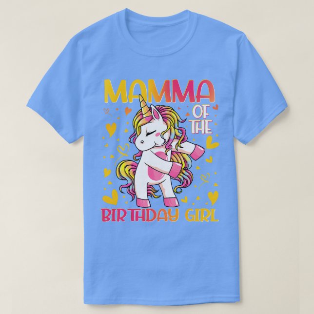 Camiseta Mamãe da Garota de Aniversário Flagindo Unicórnio  (Frente do Design)