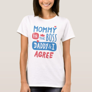 Camiseta Mamãe é a chefe. Papai e eu concordamos