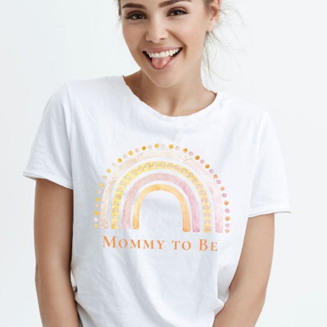 Camiseta Mamãe é Blush Pink Boho Rainbow (Mommy to Be  Pink Boho Rainbow T-Shirt)
