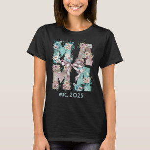 Camiseta Mamãe Est. 2025 Tipografia Floral Boho