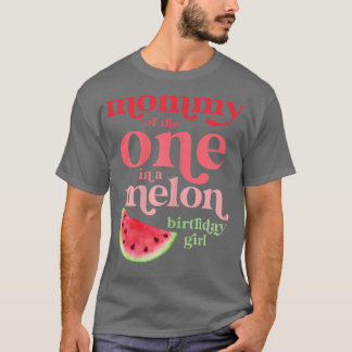 Camiseta Mamãe feminina de uma garota de aniversário de Mel