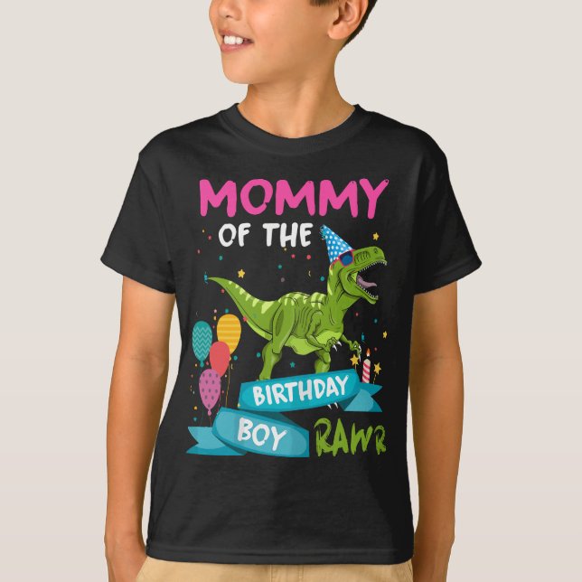 Camiseta Mamãe feminina do menino de aniversário T-Rex RAWR (Frente)