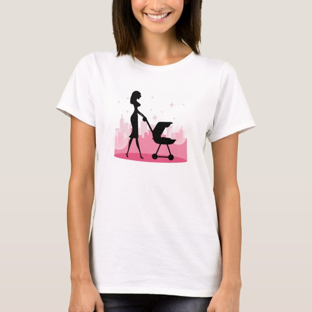 Camiseta Mamãe Moda Puxando Carruagem Bebê (Frente)