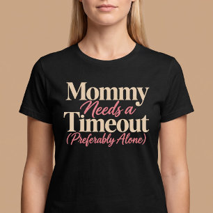 Camiseta Mamãe Precisa de um Tempo (De Preferência Sozinha)