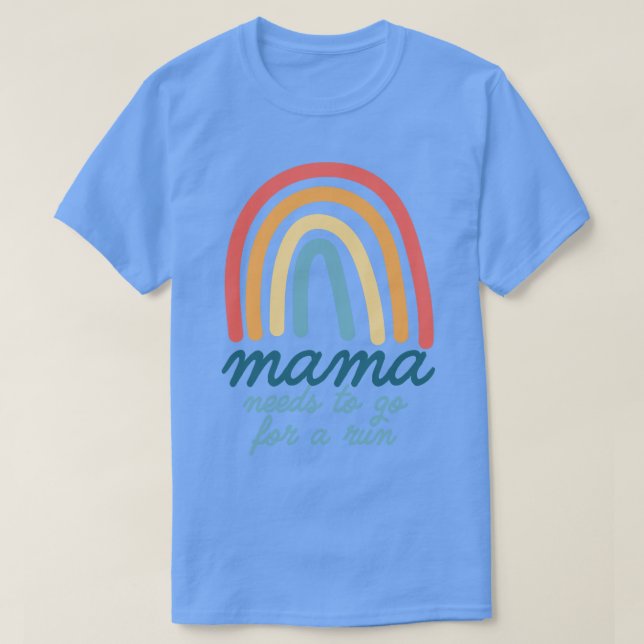Camiseta Mamãe Precisa Ir Para Uma Mãe Boêmia. (Frente do Design)