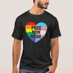 Camiseta Mamãe Se Abraça Com Arco-Íris E Coração De Bandeir