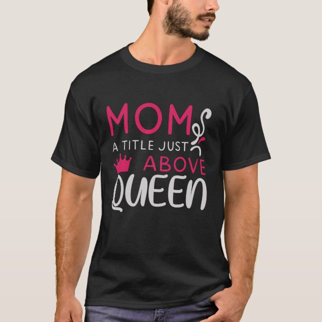 Camiseta Mamãe Um Título Acima Da Rainha (Frente)