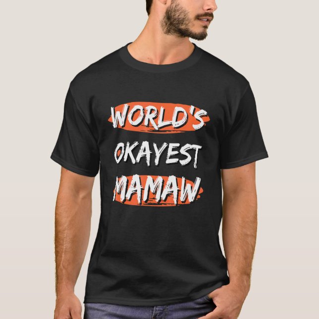 Camiseta Mamaw Mais Okayest do Mundo Dizendo Sarcástico do  (Frente)