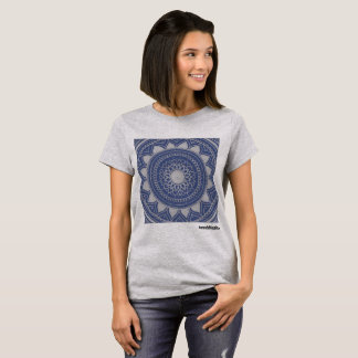 Camiseta Mandala azul e de prata