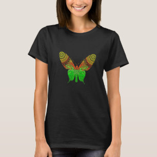 Camiseta Mandala de Borboleta Cores Vibrantes Tatuagem