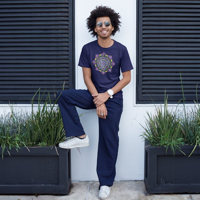 CAMISETA MANDALA DE VIDRO PEDAÇADO (Criador carregado)