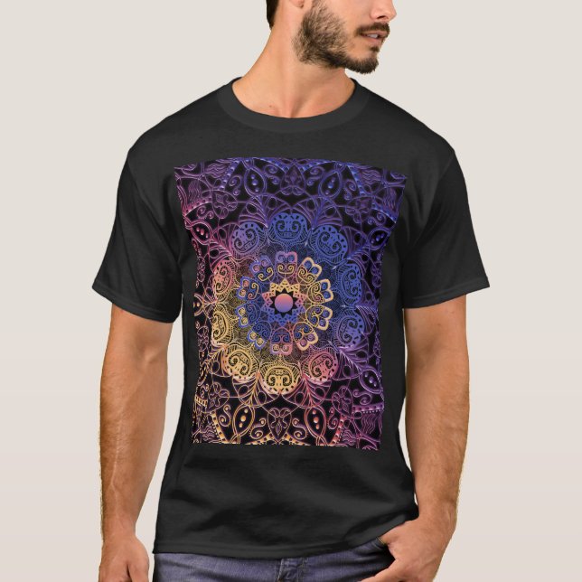 Camiseta Mandala roxa e amarela: design desenhada à mão (Frente)