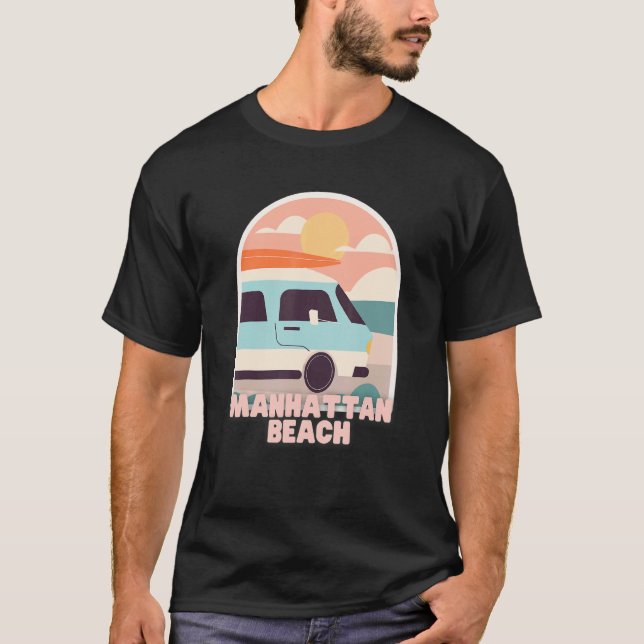Camiseta Manhattan Beach Retro Pastel Cores Sun e Surfing (Frente)