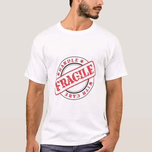 Camiseta Manipulação Frágil Muito Divertida Com Cuidado (Frente)