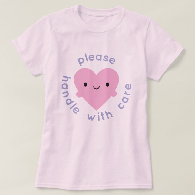 Camiseta Manipular com cuidado o coração de Kawaii (Frente do Design)