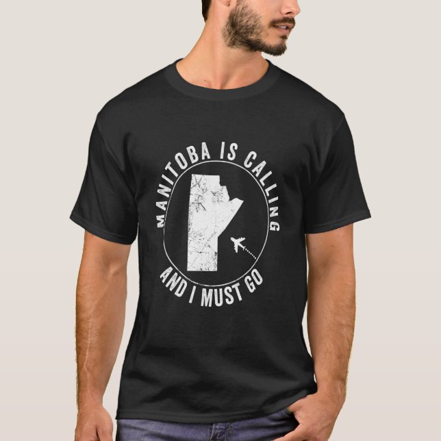 Camiseta Manitoba Está Chamando Canadá De Homesi De Férias  (Frente)