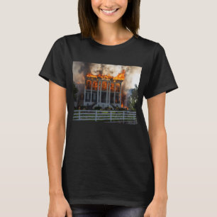 Camiseta Mansão de Antebellum Incêndio erupta o recurso d
