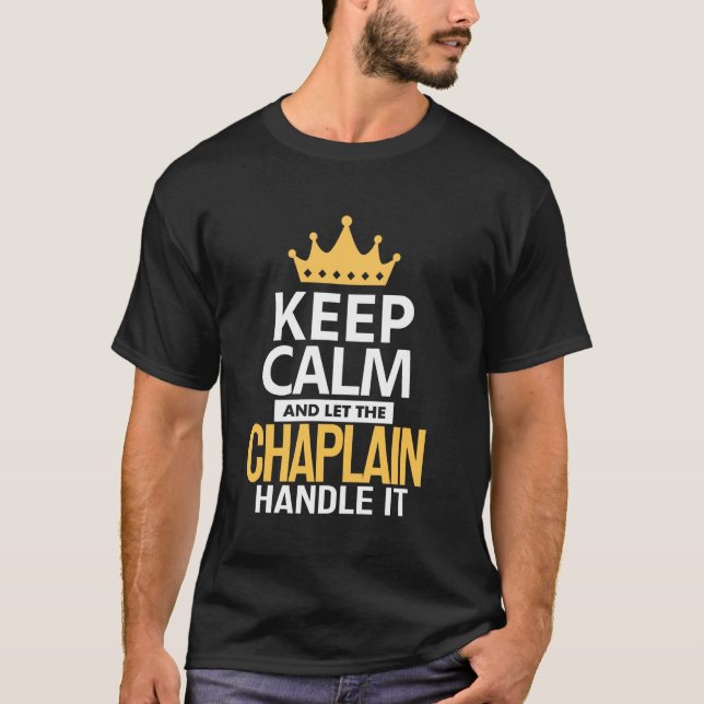 Camiseta Mantenha a Calma Deixe o Capelão Lidar com Isso (Frente)