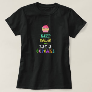 Camiseta Mantenha a calma e coma um engraçado bonito do