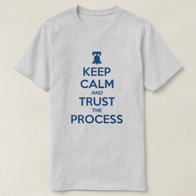 Camiseta Mantenha a calma e confie o t-shirt do processo (Frente do Design)