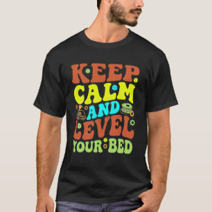 Camiseta Mantenha a Calma e Nivele Sua Cama Entusiastas de