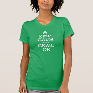 Camiseta Mantenha a calma e o Craic no t-shirt