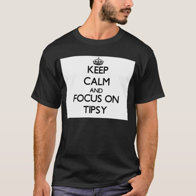 Camiseta Mantenha a calma e o foco em Tipsy (Frente)