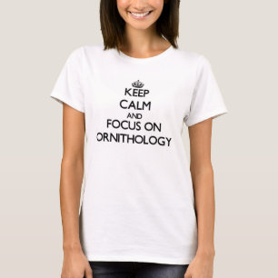 Camiseta Mantenha a calma e o foco na ornitologia