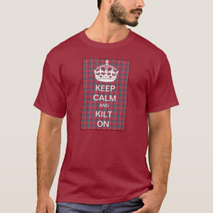 Camiseta Mantenha a calma e o Kilt sobre