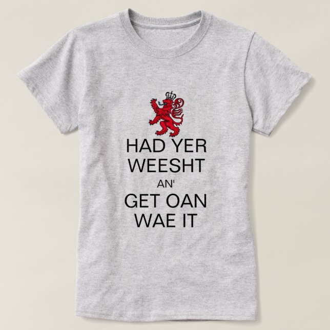 Camiseta Mantenha a calma e obtenha sobre com ela o leão & (Frente do Design)