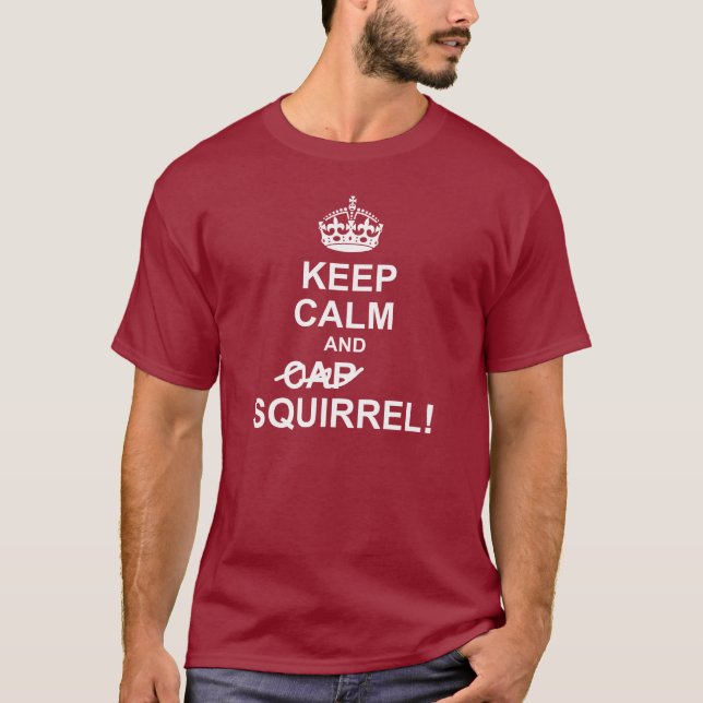 Camiseta Mantenha a calma e SQUIRREL o T escuro (Frente)