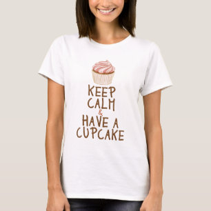 Camiseta Mantenha a Calma & Tenha um Cupcake