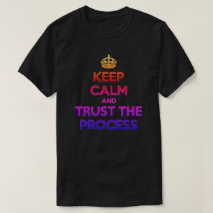 Camiseta Mantenha a confiança calma o t-shirt do processo
